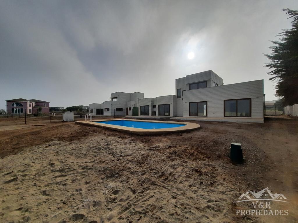 Vendo Casa de 5 Habitaciones en Campus del Mar, Quintero